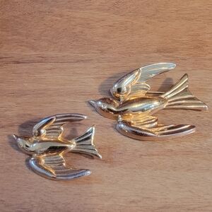 Vintage Pegasus Coro Set Of 2 Swallow Bird Gold Tone Metal Brooches